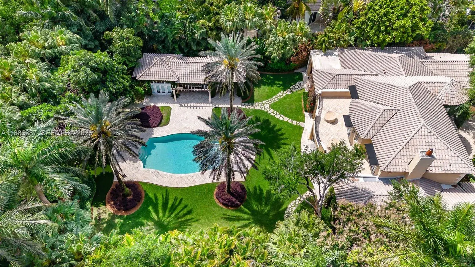 6 bedroom 6 bath for sale at 4790 SW 78th St, Miami FL 33143