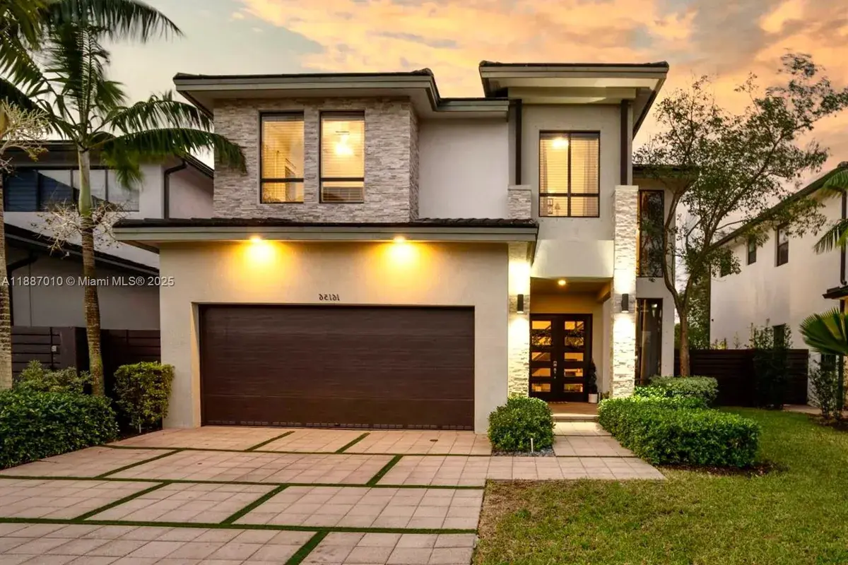 16065 SW 136th Ter, Miami FL 33196