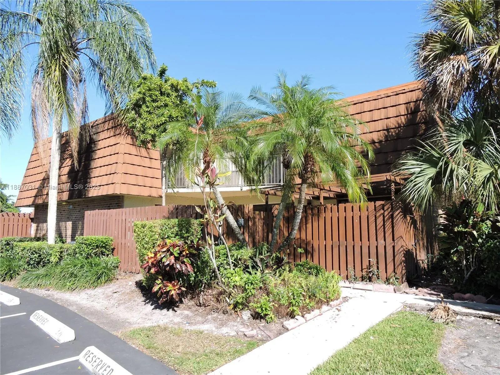 3 bedroom 2 bath Residential for sale at 1316 SW 118th Ter # 1316, Davie FL 33325