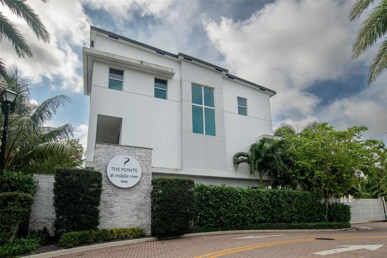 3 bedroom 2 bath Residential for sale at 2900 NE 12th Ter # 14, Oakland Park FL 33334