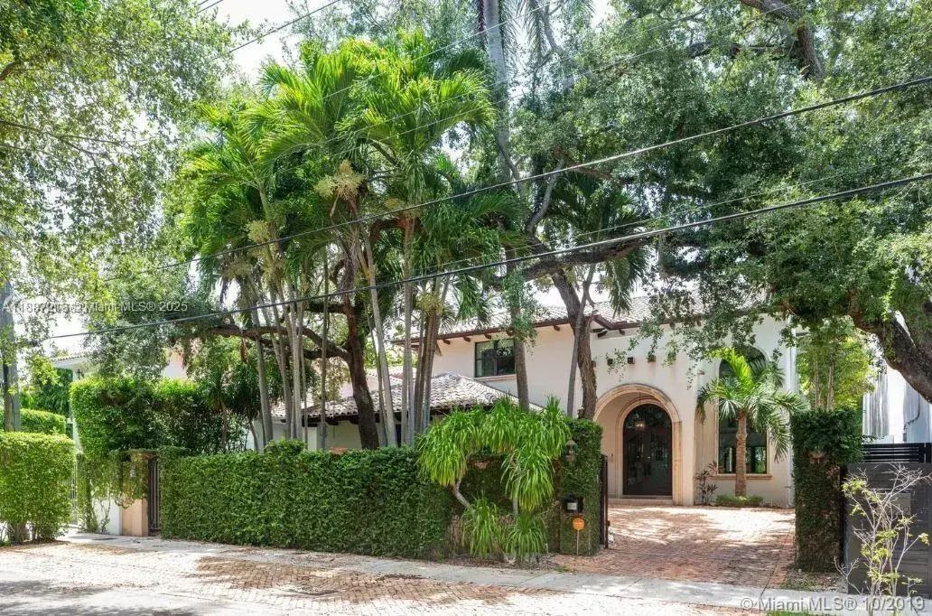 4 bedroom 4 bath Residential Lease for rent at 2561 Trapp Ave, Miami FL 33133