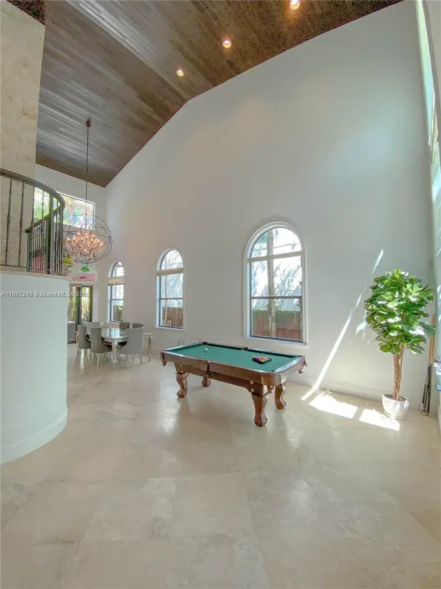 2561 Trapp Ave, Miami FL 33133