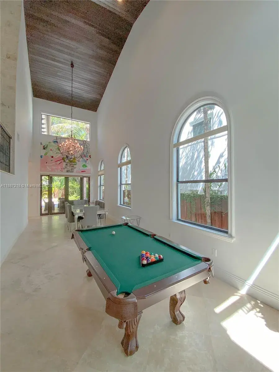 2561 Trapp Ave, Miami FL 33133