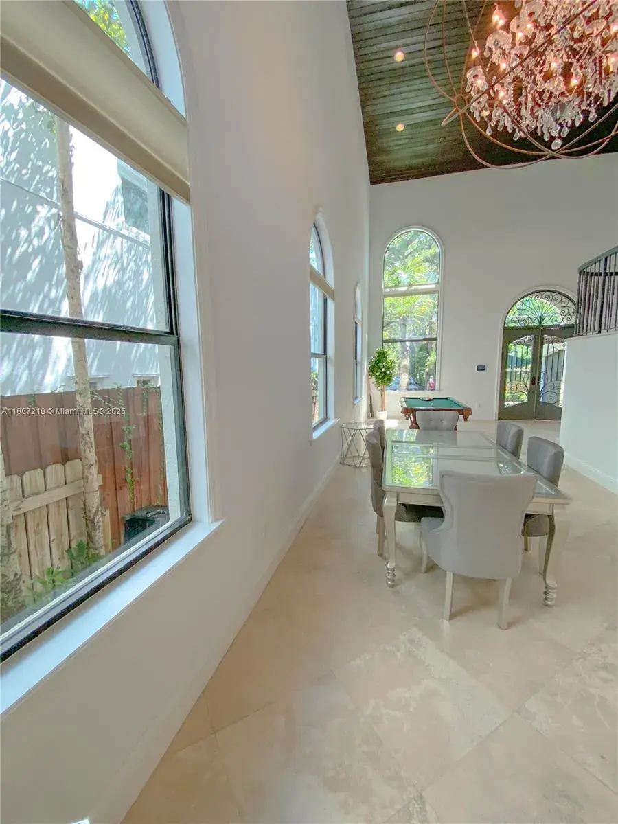 2561 Trapp Ave, Miami FL 33133