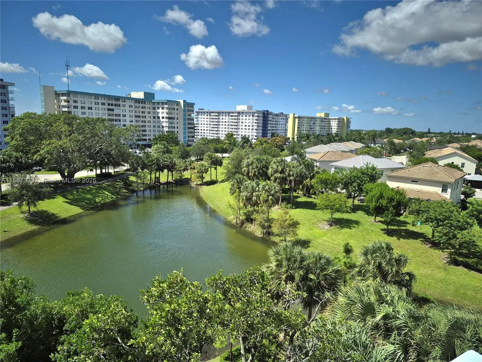 3 bedroom 2 bath Residential for sale at 4001 Hillcrest Dr # 4, Hollywood FL 33021
