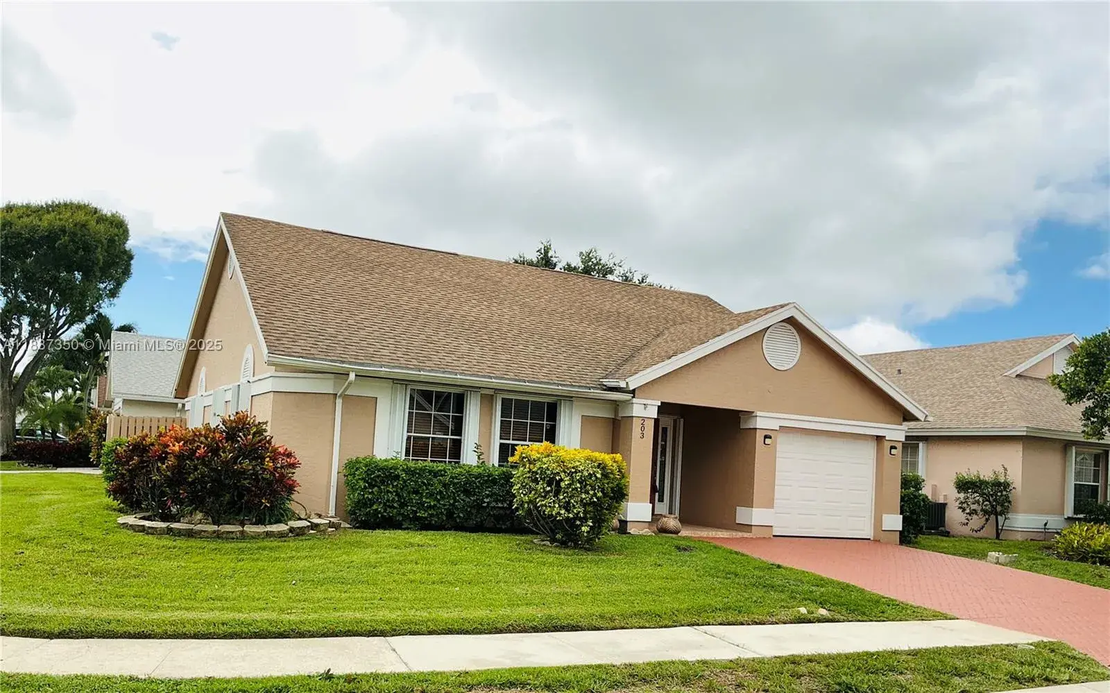 3 bedroom 2 bath Residential for sale at 203 N Moccasin Trl N, Jupiter FL 33458