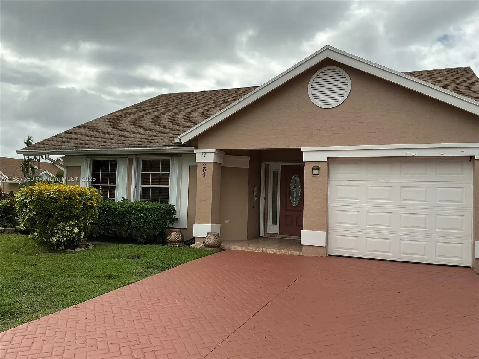 203 N Moccasin Trl N, Jupiter FL 33458
