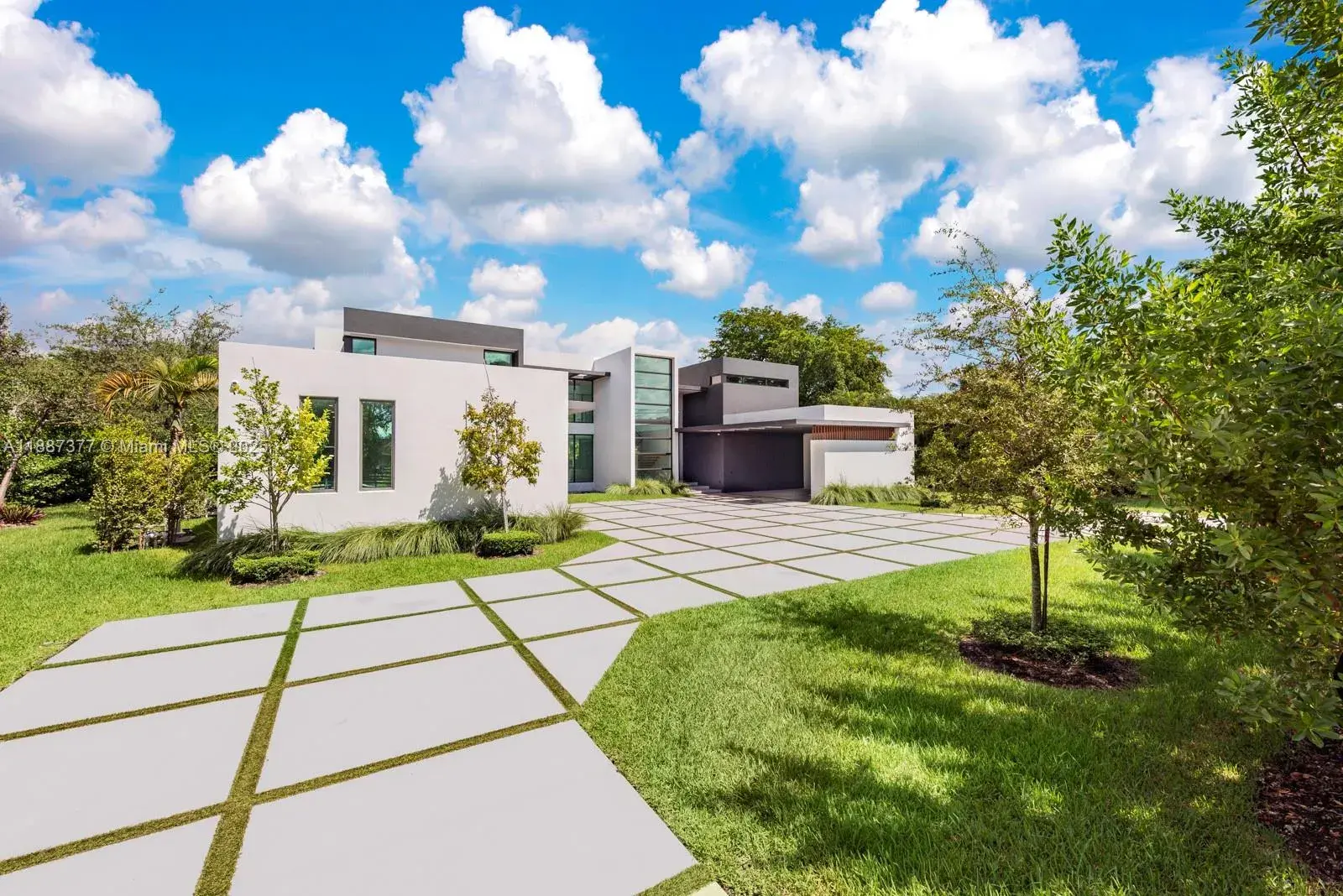 7425 SW 136th St, Pinecrest FL 33156