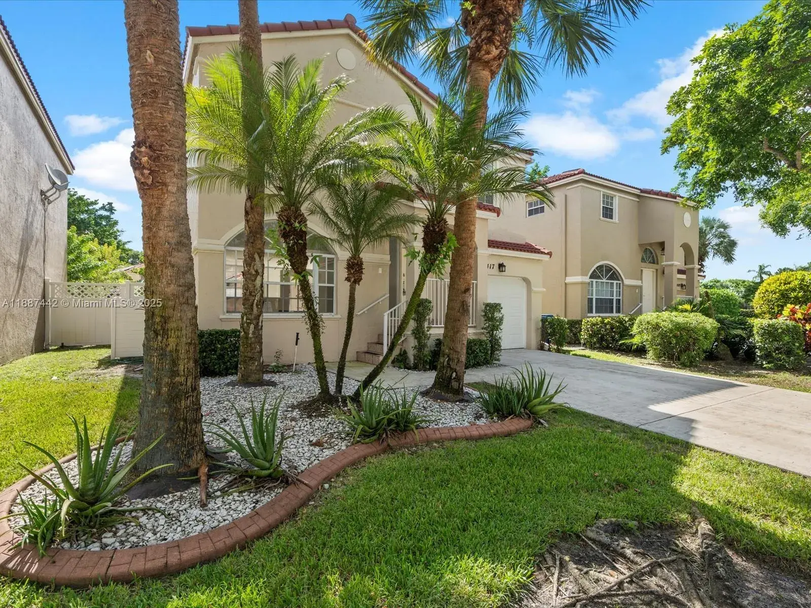 417 NW 87th Ln, Coral Springs FL 33071