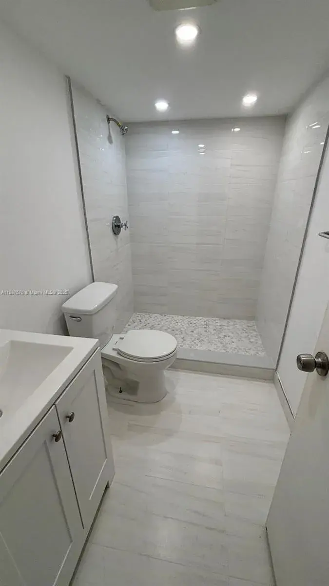 1913 S Ocean Dr # 115, Hallandale Beach FL 33009