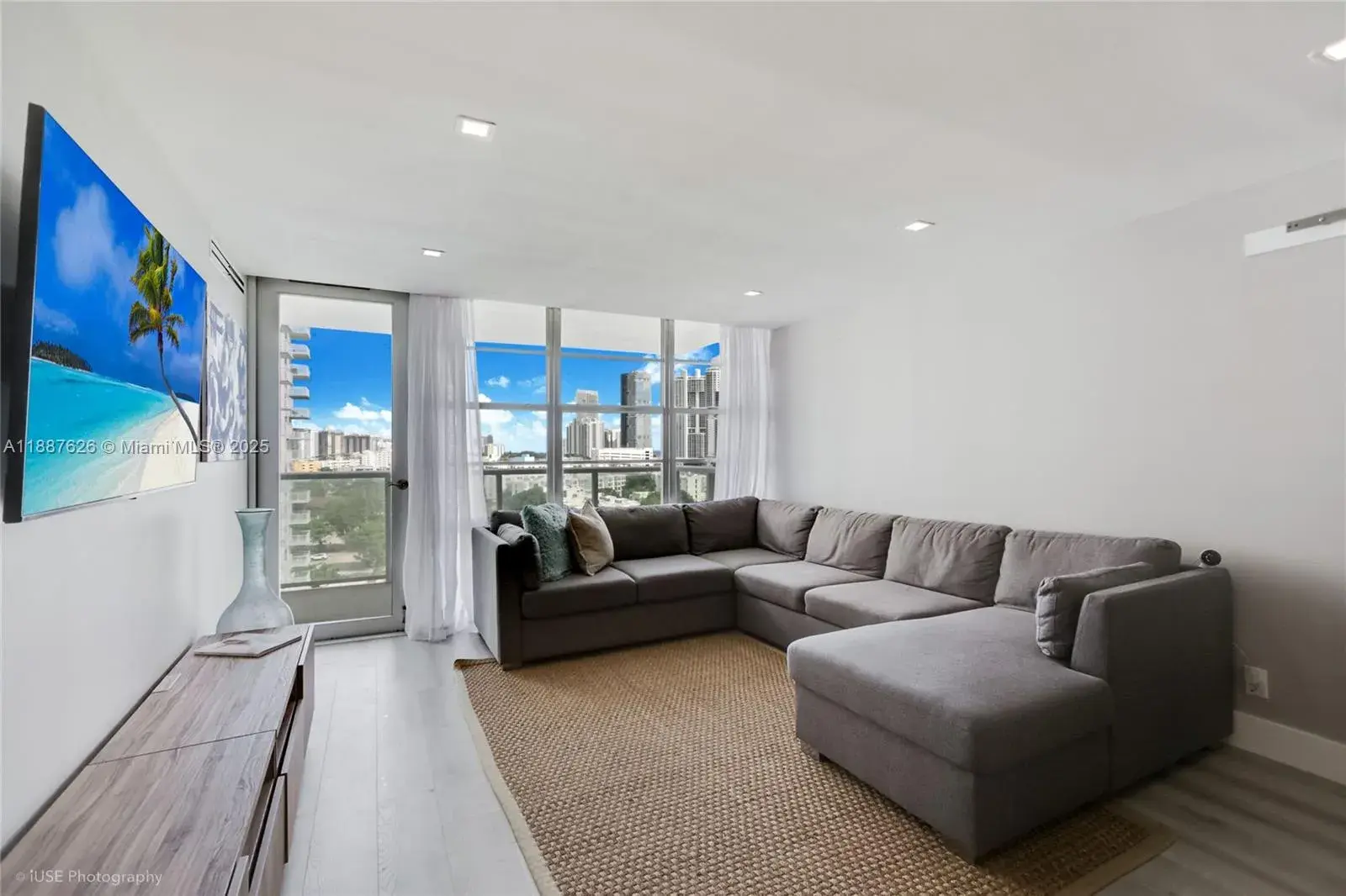2 bedroom 2 bath Residential Lease for rent at 230 174th St # 1207, Sunny Isles Beach FL 33160