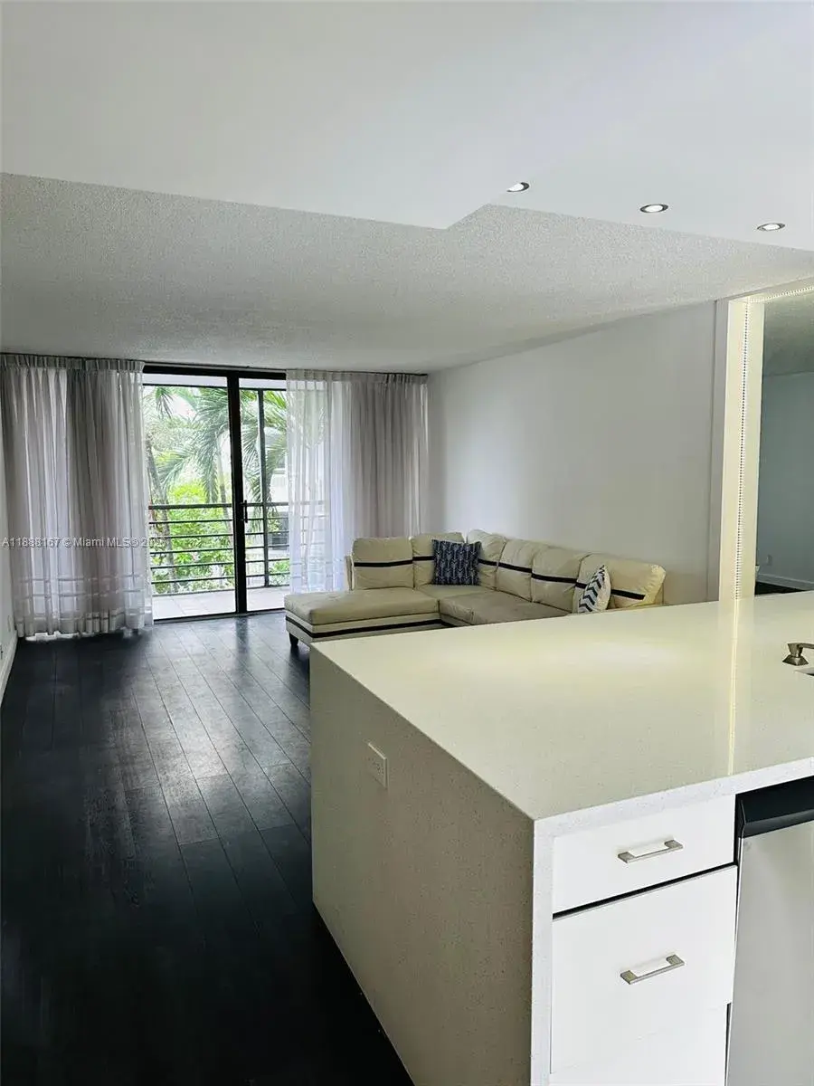 20400 W Country Club Dr # 414, Aventura FL 33180