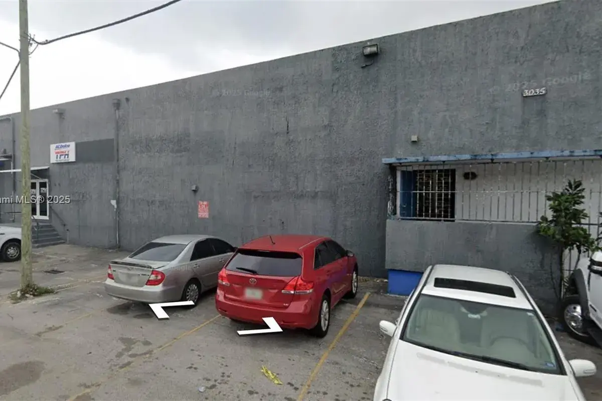 3035 NW 40th St, Miami FL 33142