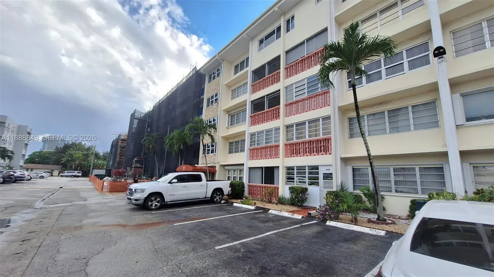 215 SE 3rd Ave # 202D, Hallandale Beach FL 33009
