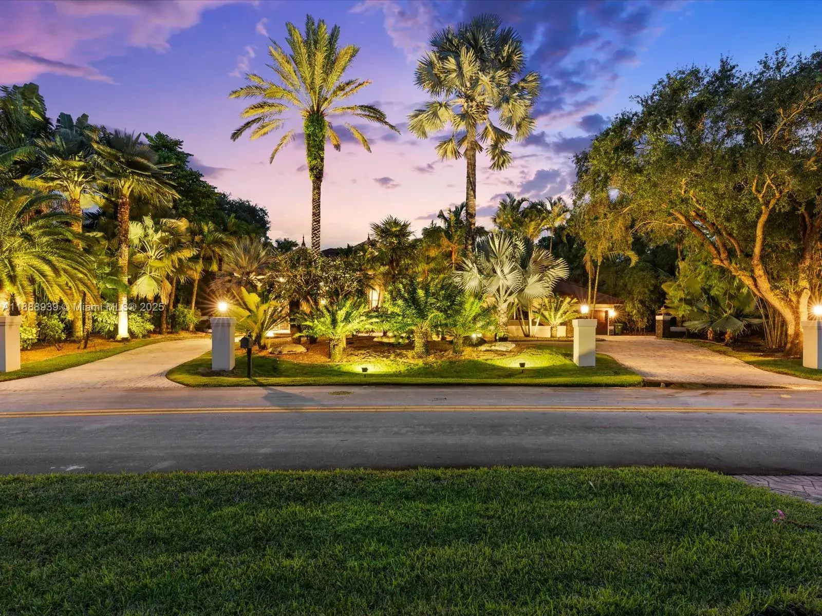 2941 Paddock Ln, Weston FL 33331