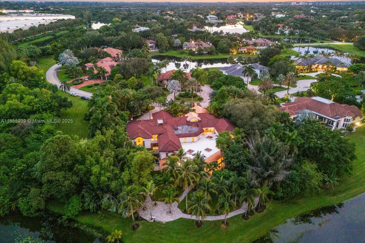 2941 Paddock Ln, Weston FL 33331