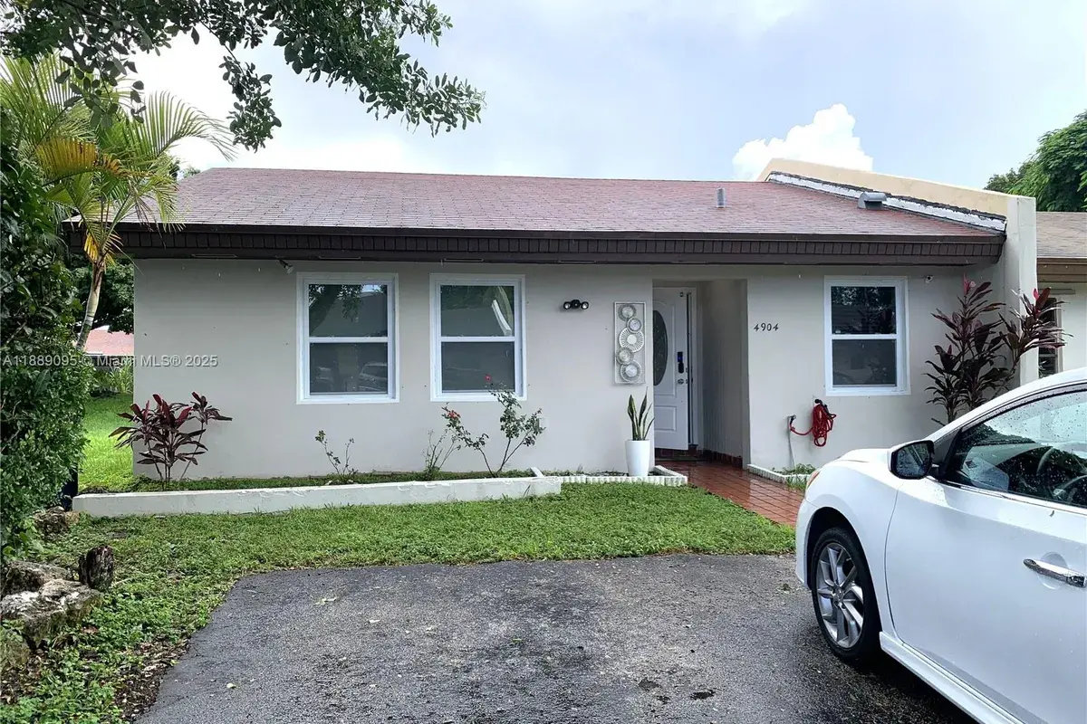 4904 SW 139th Ct, Miami FL 33175