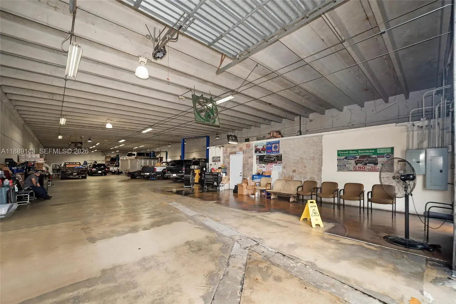 8230 NW 56th St, Doral FL 33166