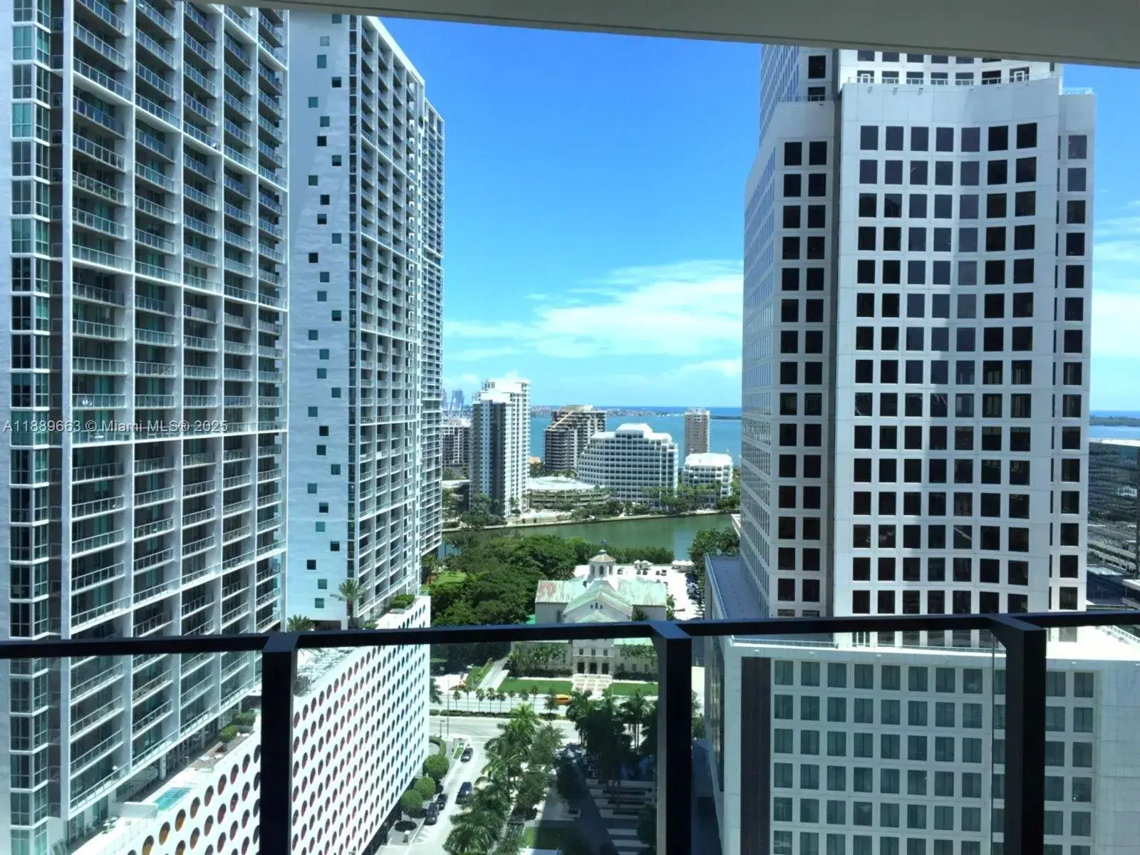 2 bedroom 2 bath Residential for sale at 68 SE 6th St # 1809, Miami FL 33131