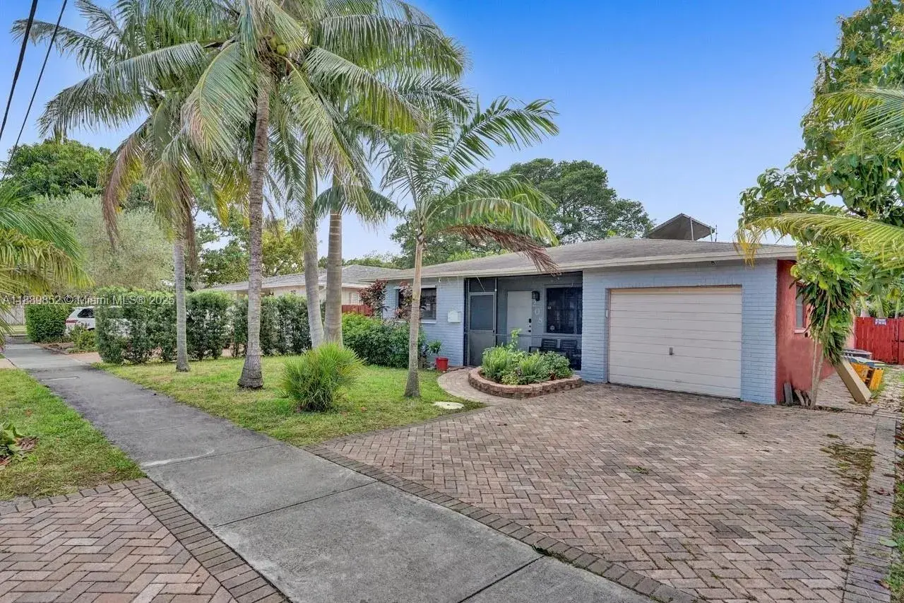 208 SW 2nd Ave, Hallandale Beach FL 33009