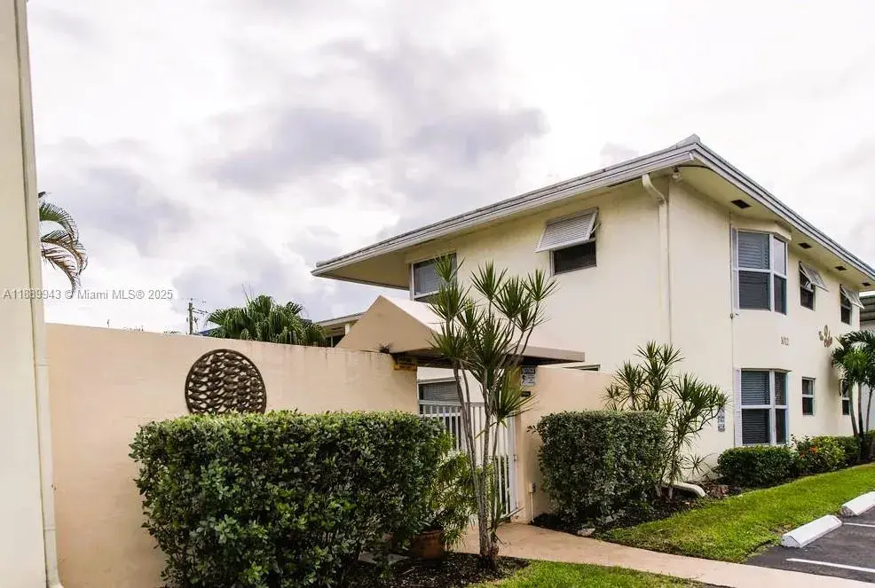 1 bedroom 1 bath Residential for sale at 1012 SE 15th St # 3, Fort Lauderdale FL 33316