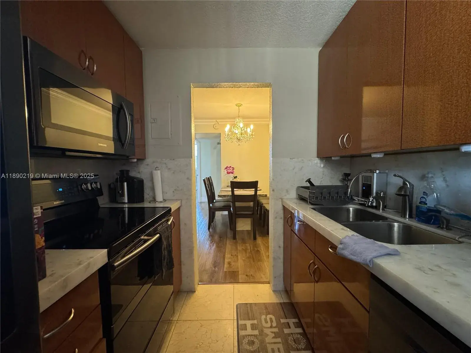 1 bedroom 1 bath Residential for sale at 1811 Jefferson St # 409, Hollywood FL 33020