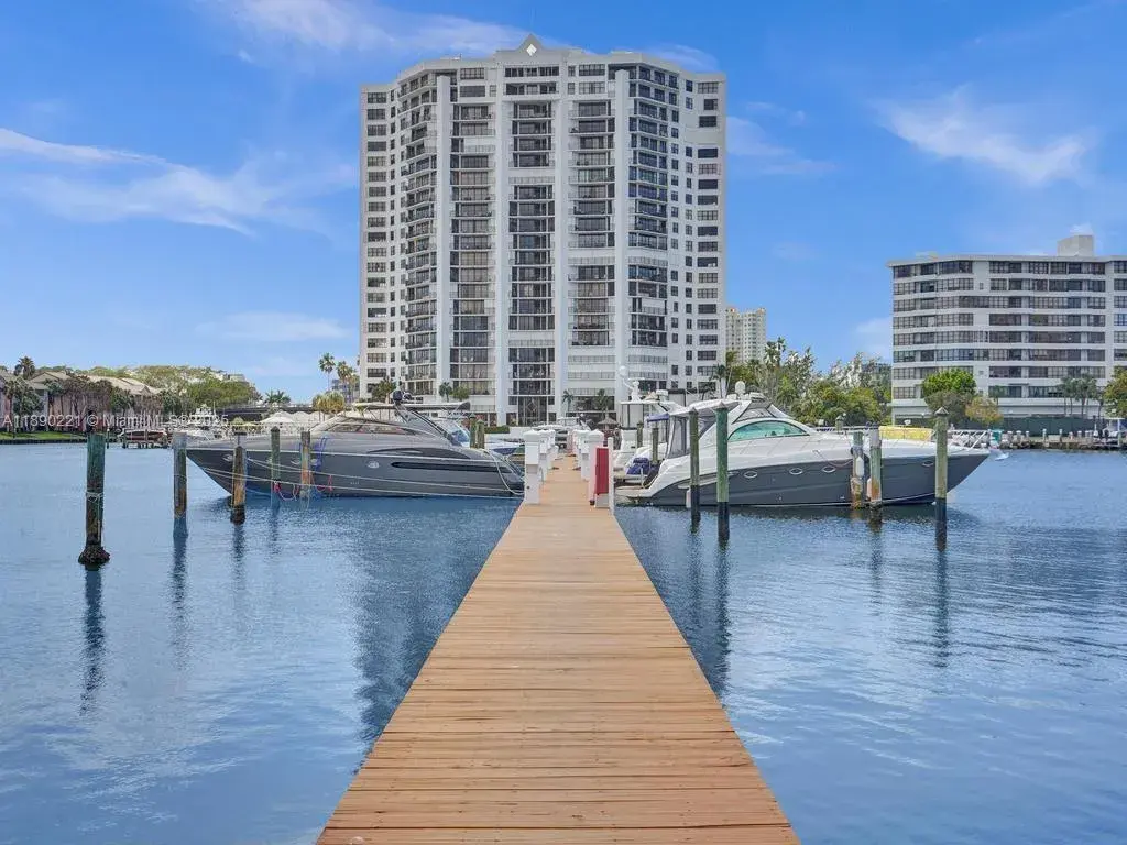 2667 S Parkview Dr, Hallandale Beach FL 33009