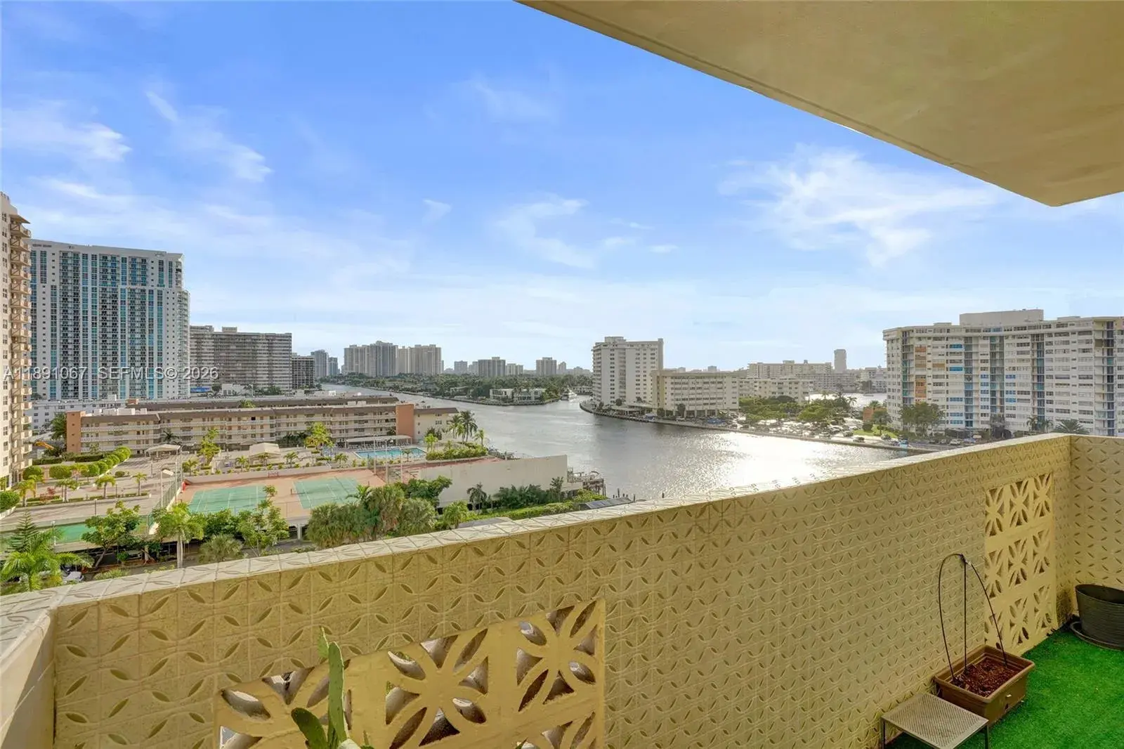 1833 S Ocean Dr # 906, Hallandale Beach FL 33009