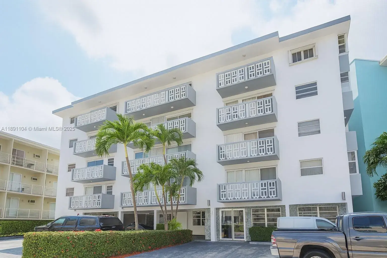 1 bedroom 1 bath Residential for sale at 1662 Lincoln Ct # 402, Miami Beach FL 33139