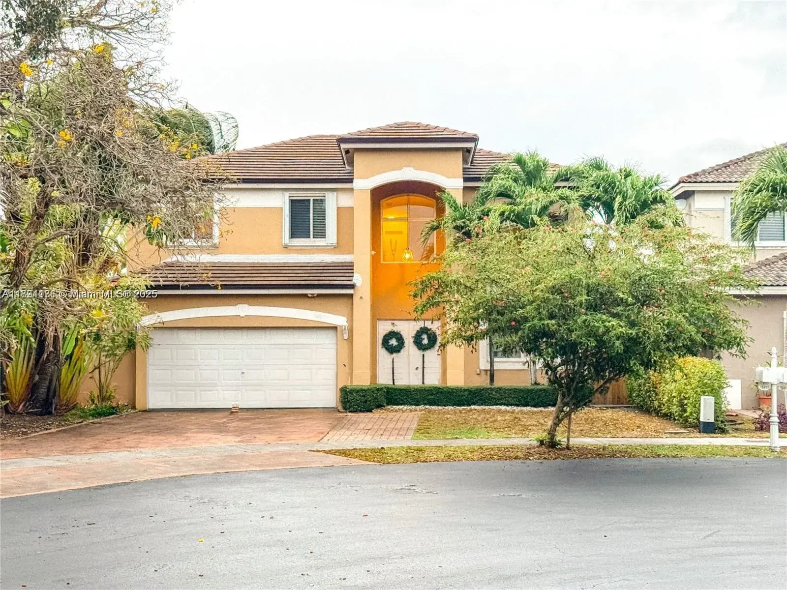6 bedroom 4 bath Residential for sale at 15809 SW 65th Ter, Miami FL 33193
