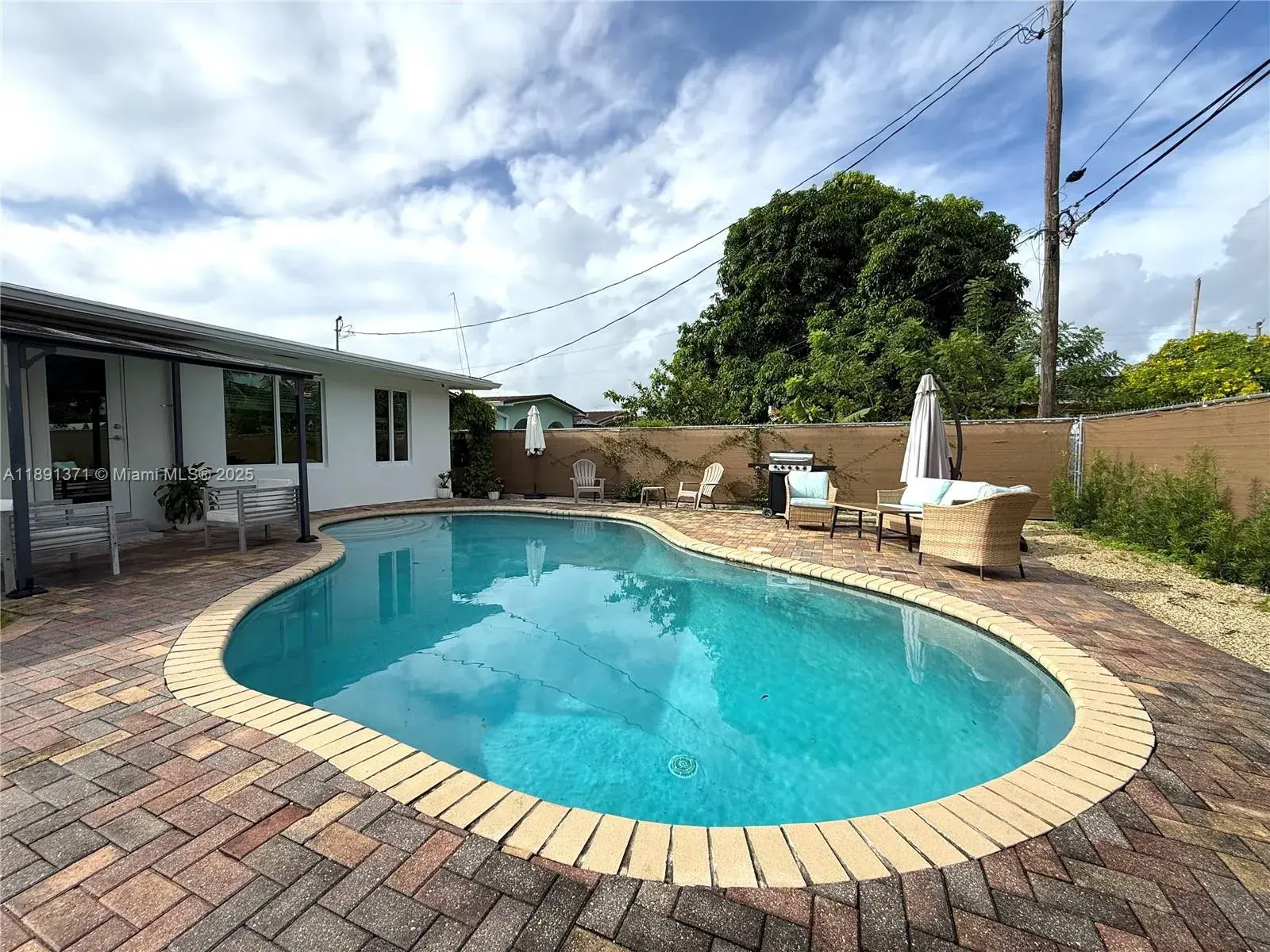 3 bedroom 2 bath Residential for sale at 2625 SW 67th Ave, Miami FL 33155