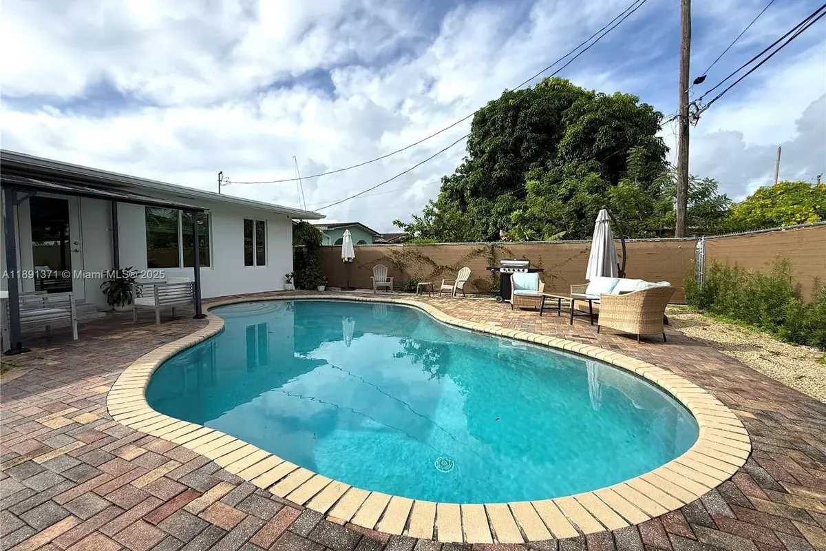 2625 SW 67th Ave, Miami FL 33155