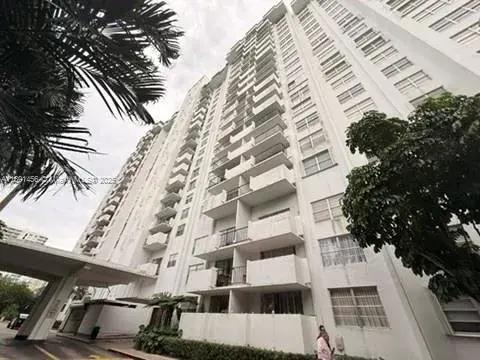 1 bedroom 1 bath Residential for sale at 2780 NE 183rd St # 1415, Aventura FL 33160