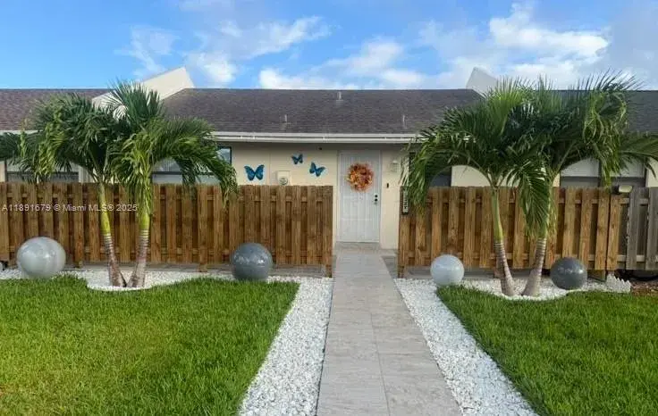 2 bedroom 2 bath Residential for sale at 1327 Towhee St, Homestead FL 33035