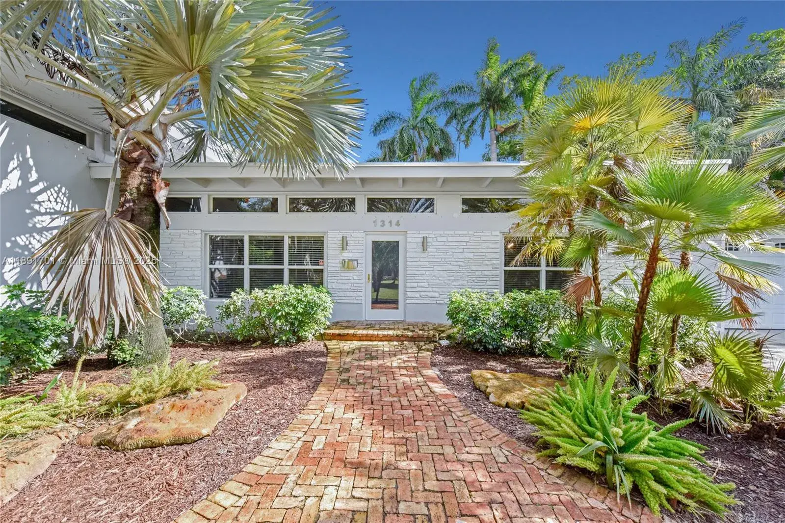3 bedroom 3 bath Residential Lease for rent at 1314 SW 20th St, Fort Lauderdale FL 33315