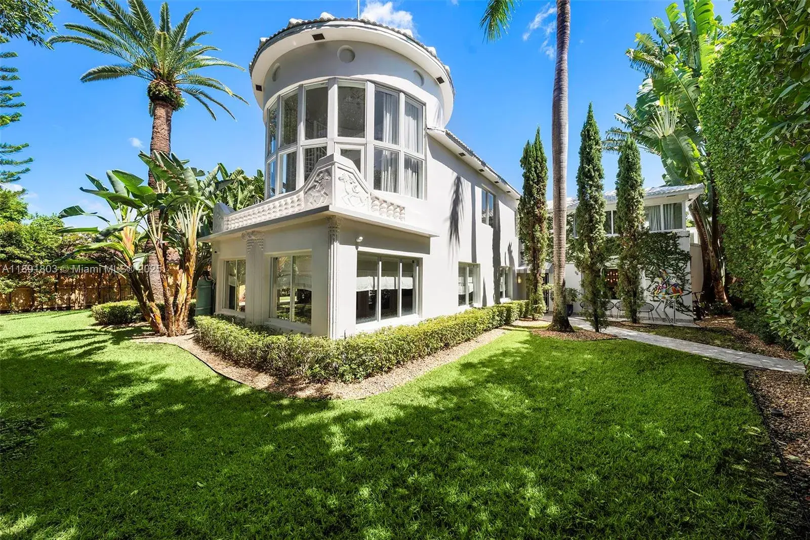 6 bedroom 6 bath for sale at 2701 N Bay Rd, Miami Beach FL 33140