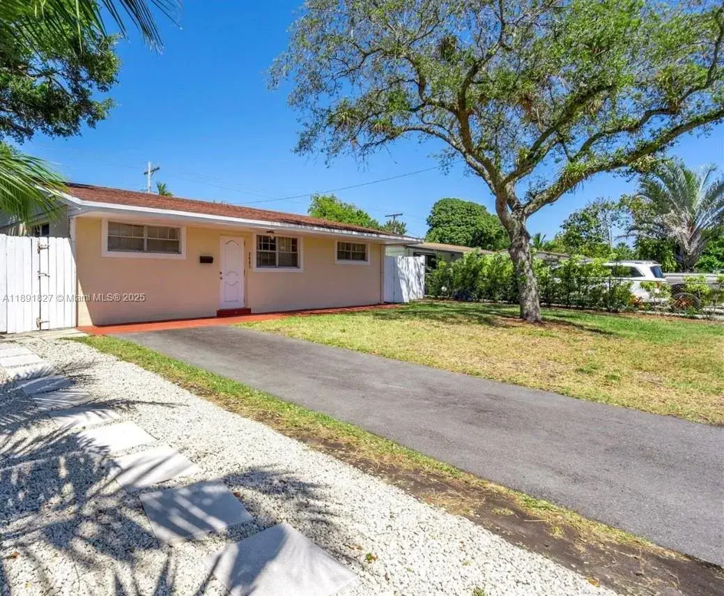 6441 Allen St, Hollywood FL 33024
