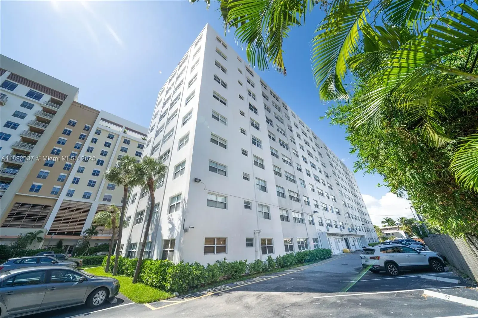 1 bedroom 1 bath Residential for sale at 2555 NE 11th St # 310, Fort Lauderdale FL 33304