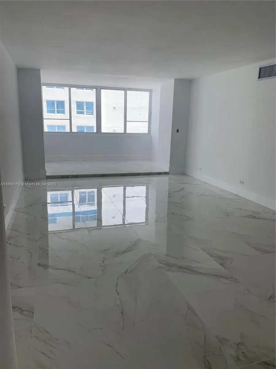 5005 Collins Ave, Miami Beach FL 33140