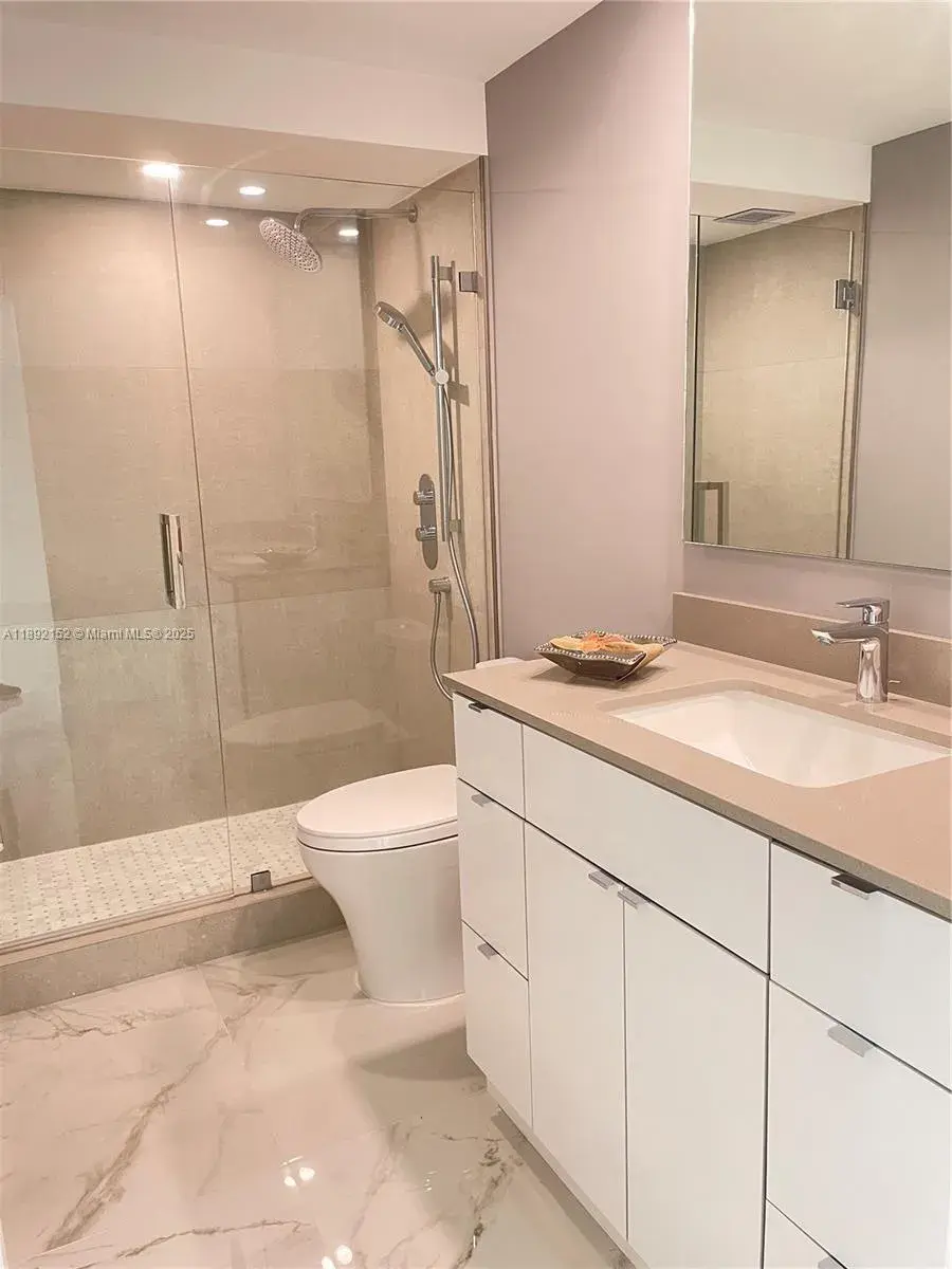 5005 Collins Ave, Miami Beach FL 33140
