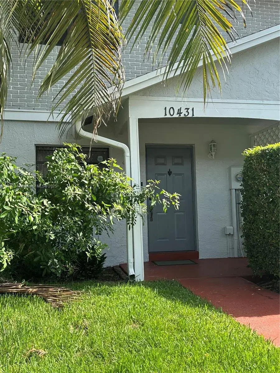 10431 NW 3rd St, Pembroke Pines FL 33026
