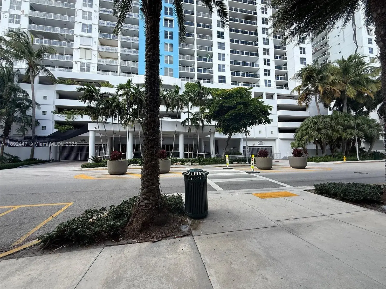 3 bedroom 2 bath for sale at 1800 Sunset Harbour Dr # 6, Miami Beach FL 33139