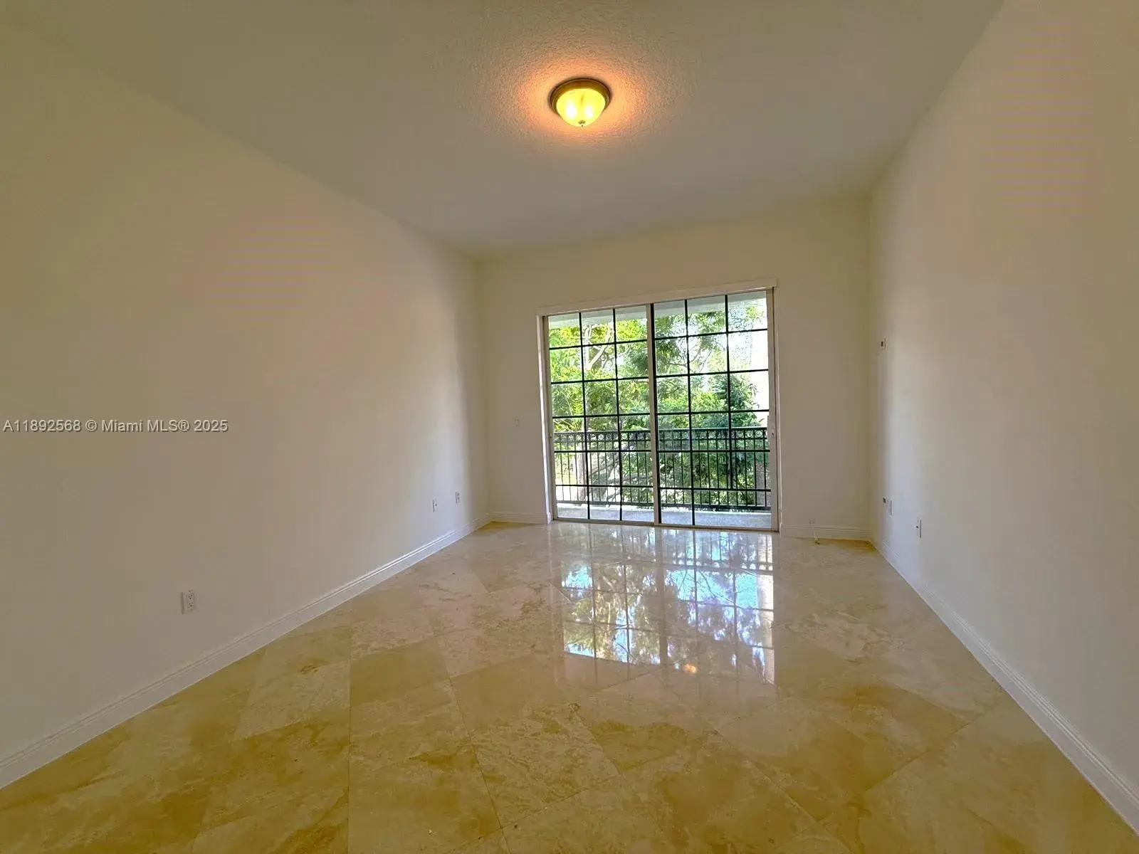 996 Sanibel Dr, Hollywood FL 33019