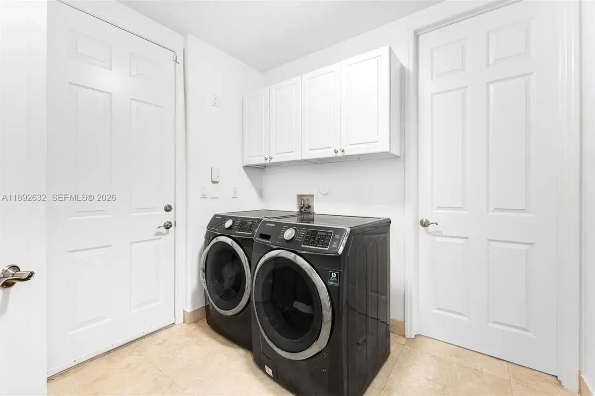 2143 N Bay Rd, Miami Beach FL 33140