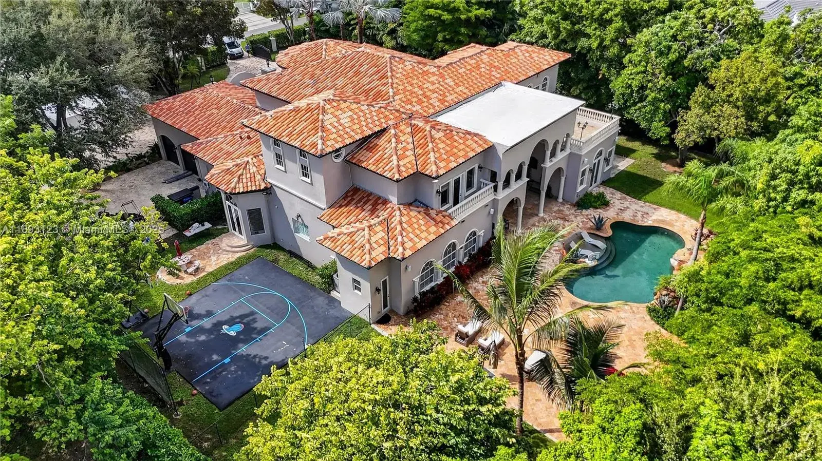 6 bedroom 9 bath Residential for sale at 7837 SW 117th St, Pinecrest FL 33156