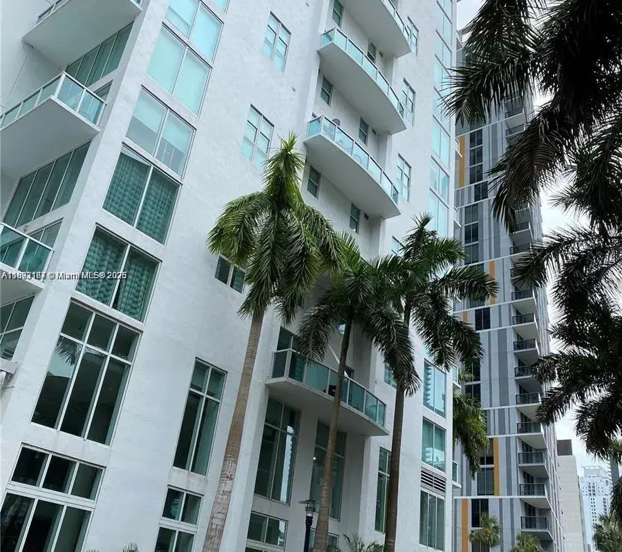 41 SE 5th St # 717, Miami FL 33131