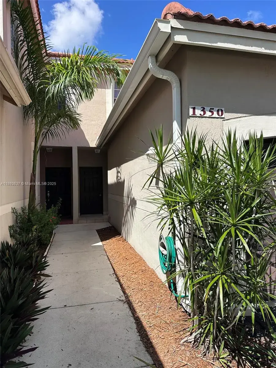 1350 Sorrento Dr, Weston FL 33326