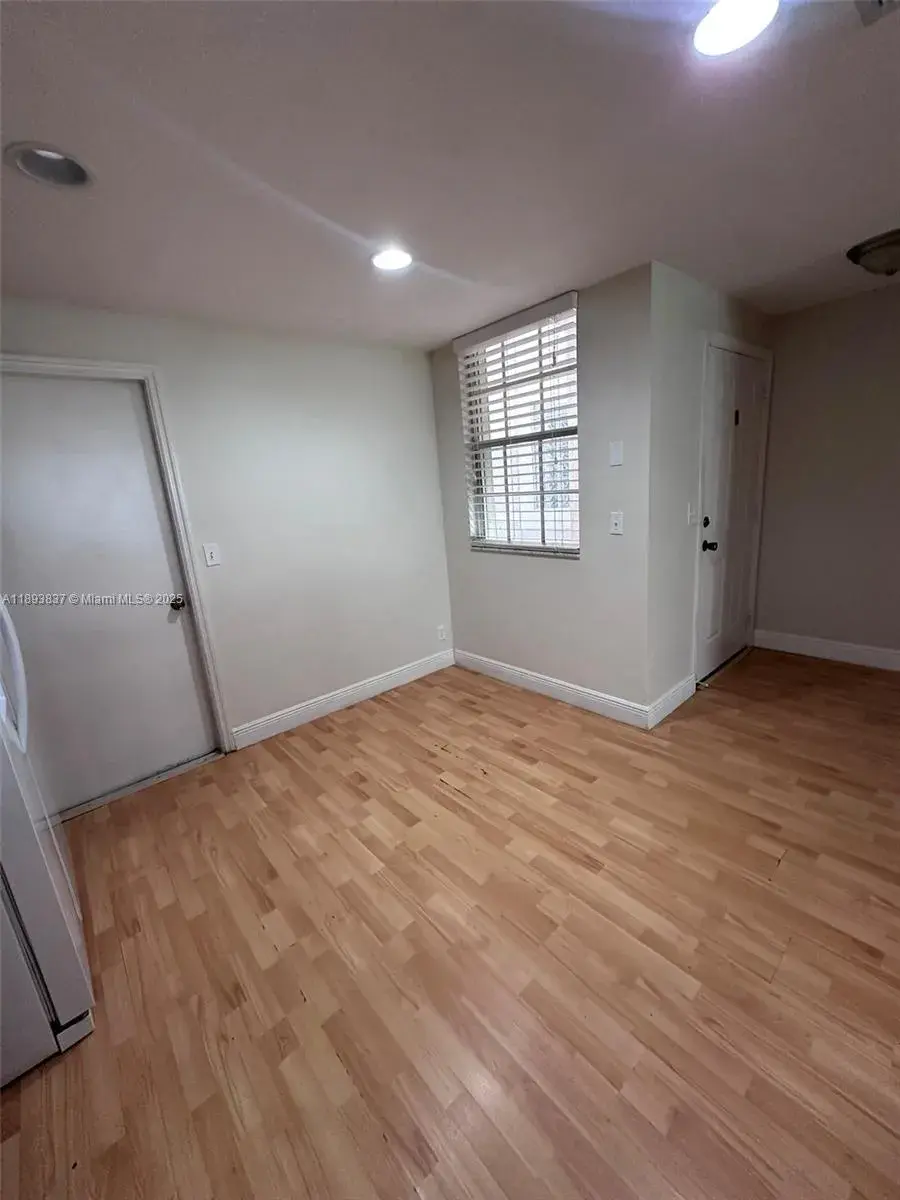 1350 Sorrento Dr, Weston FL 33326