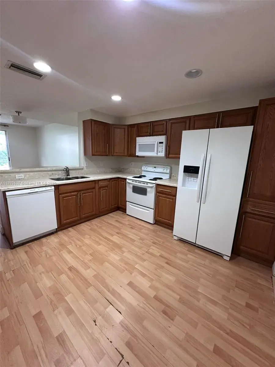 1350 Sorrento Dr, Weston FL 33326