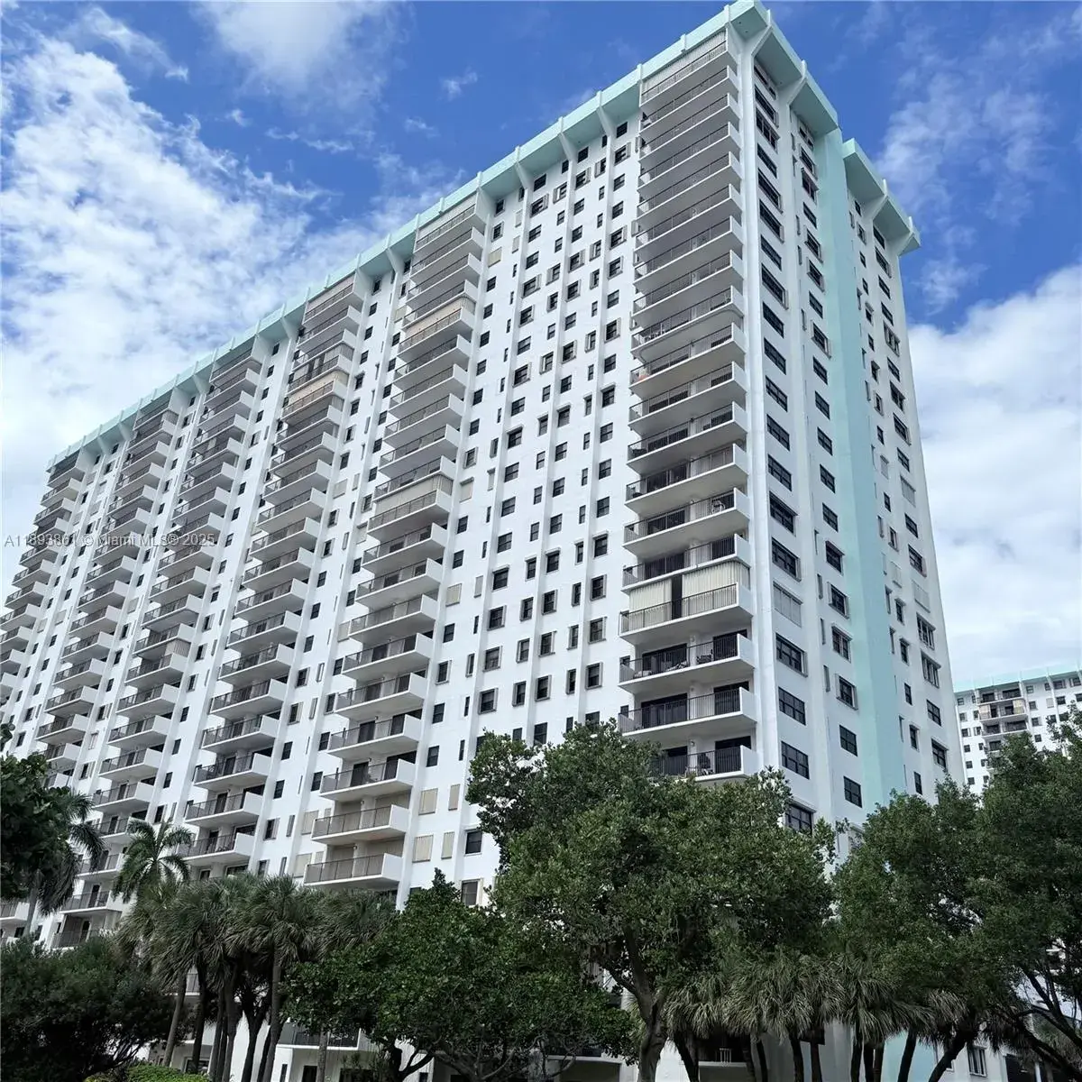 1 bedroom 1 bath Residential for sale at 1201 S Ocean Dr # 1609S, Hollywood FL 33019